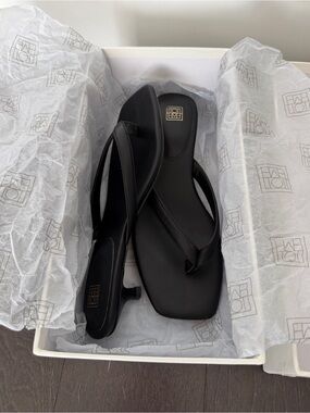 Square toe thong sandals (like new)